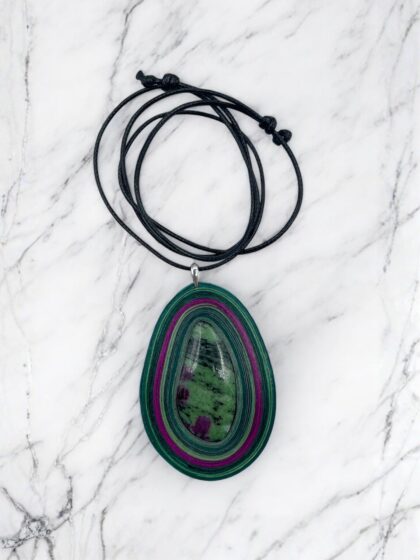 Naszyjnik z kamieniem - Rubin w zoisycie 002